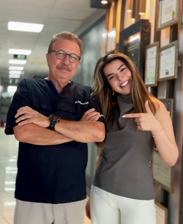 Dentist at Auraliss Health Antalya smiling with a patient inside the dental clinic